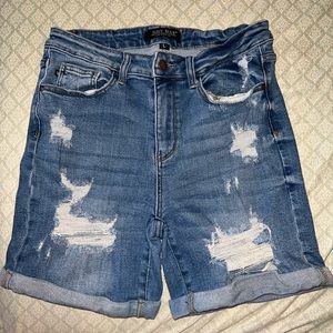 Size L high waisted, judy blue shorts.